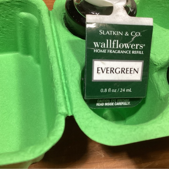 2 Evergreen fragrance Wallflowers refill in sturdy reusable case - Picture 2 of 2